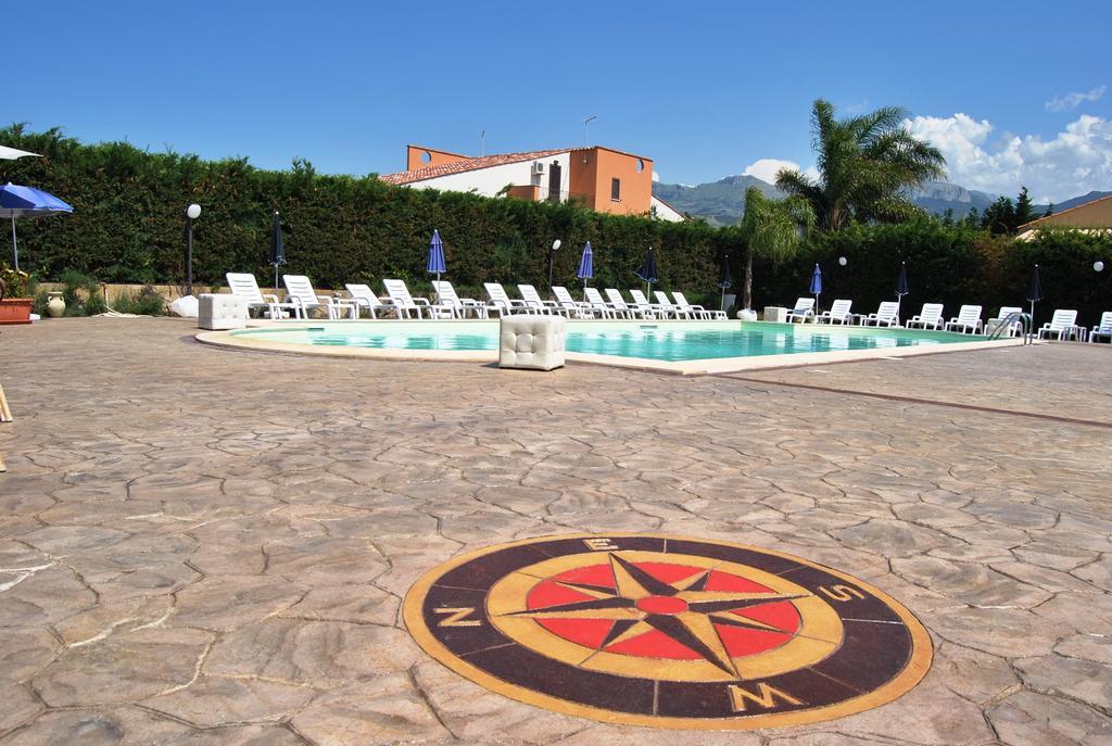 Paradise Beach Camera Mansardata Vicino Cefalu Piscina Aperta Campofelice Di Roccella Cameră foto