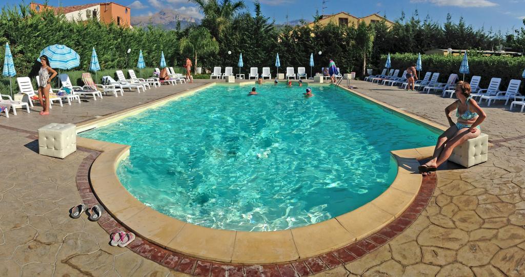 Paradise Beach Camera Mansardata Vicino Cefalu Piscina Aperta Campofelice Di Roccella Cameră foto