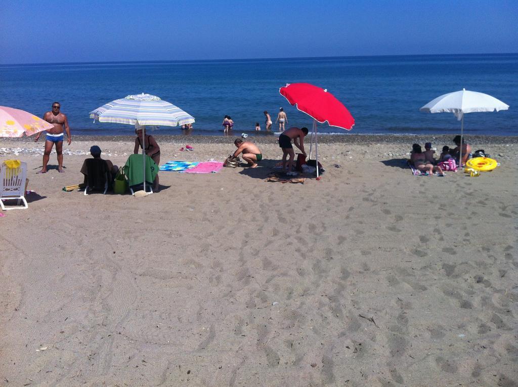 Paradise Beach Camera Mansardata Vicino Cefalu Piscina Aperta Campofelice Di Roccella Cameră foto