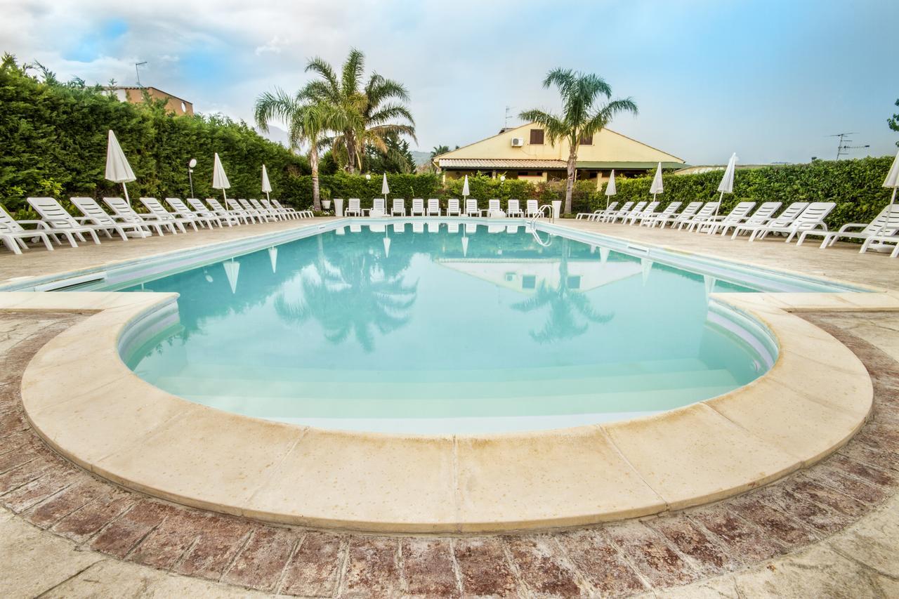 Paradise Beach Camera Mansardata Vicino Cefalu Piscina Aperta Campofelice Di Roccella Exterior foto